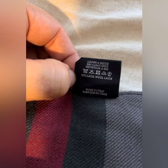 NWT Authentic Gucci Men’s Scarf 100% Wool  Gray / red/ green - Picture 4 of 6